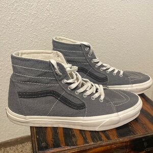 High top men vans 

No original box but in good condition
